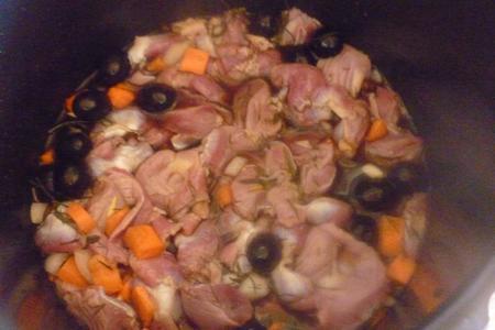 Куриные желудки с полынью-абротан и маслинами: шаг 3