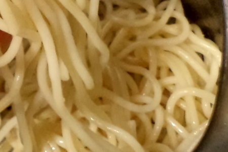 Спагетти с тунцом, оливками и томатами черри.: шаг 3
