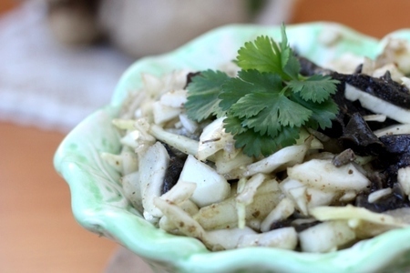 Салат из сушёных грибов и капусты: шаг 6