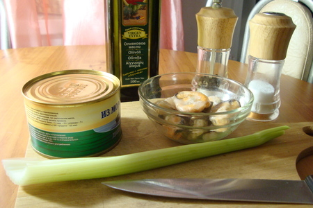 Салат из морской капусты с мидиями и сельдереем.: шаг 1