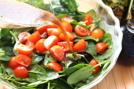 Витаминный салат с куриной печенью, шпинатом и апельсинами: шаг 6