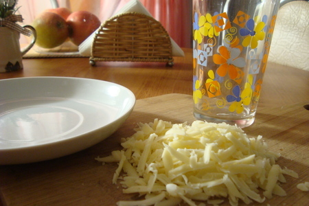 Сырные тарталетки для подачи салатов из свч.: шаг 1