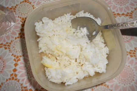 Рулет с рисом и яйцом: шаг 3