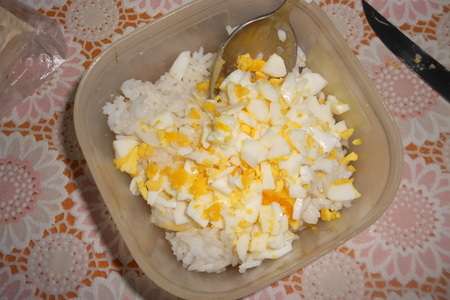 Рулет с рисом и яйцом: шаг 4