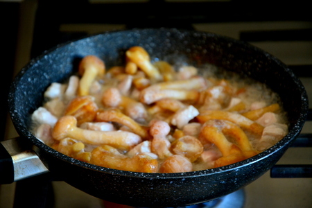 Рис с грибами и свининой под сырной корочкой: шаг 4
