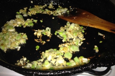 Курица стир-фрай с зелёным луком и рисом басмати: шаг 6