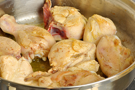 Курица с зеленым луком, сливками и вином (pollo a la crema con verdeo)  : шаг 3