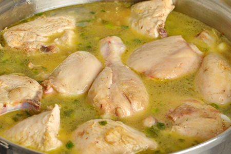 Курица с зеленым луком, сливками и вином (pollo a la crema con verdeo)  : шаг 5
