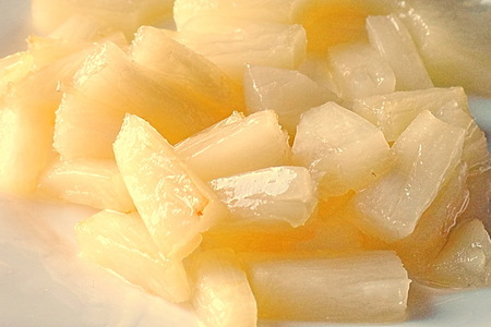 Теплый салат из риса с жареными креветками и ананасом: шаг 4