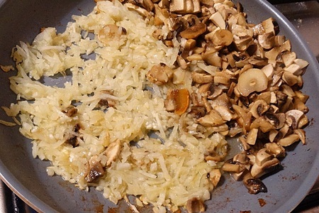 Слоёные пирожки с рисом и грибами.: шаг 2