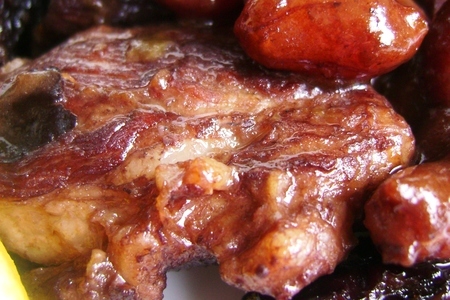 Сладкая свинина с финиками и арахисом в пикантном винном соусе.: шаг 5