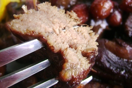 Сладкая свинина с финиками и арахисом в пикантном винном соусе.: шаг 6