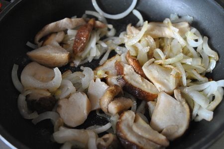 Башенки «для победителей» из печени и гречки со сливочным соусом из белых грибов : шаг 6