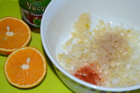 Курочка  в томатно-луково-апельсиновом соусе с гречкой: шаг 2