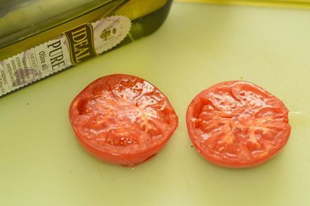 Яйца пашот с помидорами и ветчиной: шаг 1
