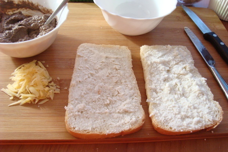 Бутерброды горячие со шпротами: шаг 2