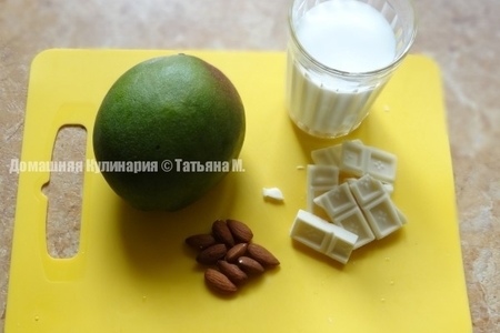 Шоколадный смузи с манго и миндалем: шаг 1