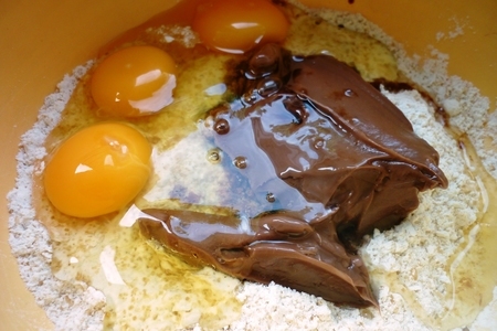 Шоколадный пирог с бальзамико,свежими ягодами и ванильным пудингом (вкусно,быстро,просто): шаг 2