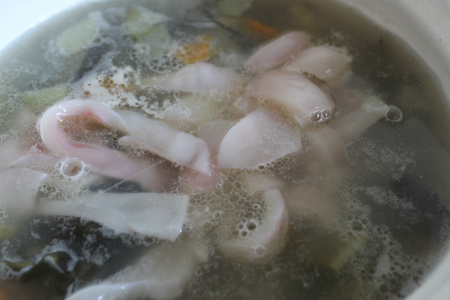 Суп с морской капустой, рисом и кальмарами: шаг 8