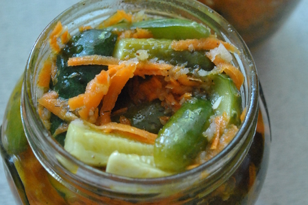 Пикантный салат в корейском стиле из огурцов и моркови на зиму: шаг 6