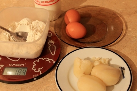 Картофельные вафли с луком: шаг 1