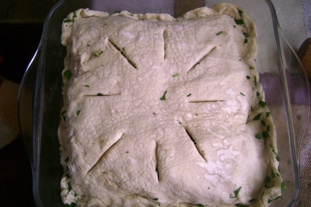 Слоеный пирог с куриной печенью, вялеными помидорами, сыром и зеленым луком: шаг 3