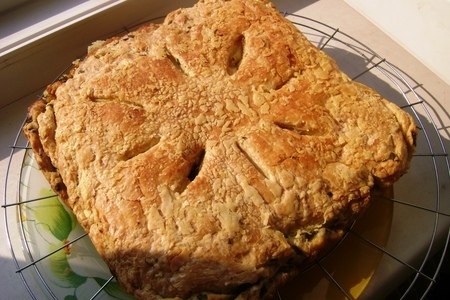 Слоеный пирог с куриной печенью, вялеными помидорами, сыром и зеленым луком: шаг 4