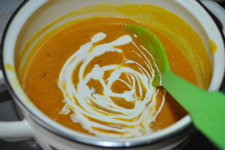 Крем –суп из тыквы с розами из бекона и соусом табаско: шаг 4