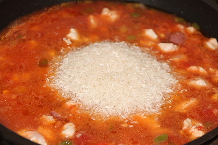 Рис с курицей и колбасками "а-ля паэлья" (тест-драйв с окраиной): шаг 6
