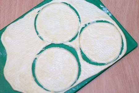 Лапоточки с колбасой и сыром. тест-драйв с окраиной: шаг 6