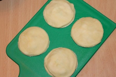 Лапоточки с колбасой и сыром. тест-драйв с окраиной: шаг 10