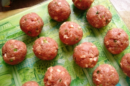 Хрустящие мясные шарики с окороком и острым томатным соусом. тест-драйв с «окраиной»: шаг 3