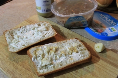 Сэндвич с холодцом из индейки,  хреном и соленым домашним огурчиком. (тест-драйв с окраиной): шаг 2