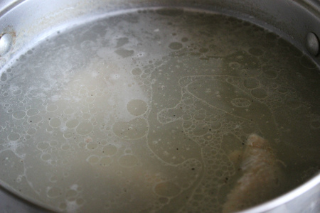Куриный суп с гречкой и копчено - вареным беконом: шаг 1