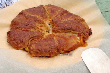 Закусочный пирог-кольцо из слоеного теста. тест-драйв с окраиной: шаг 8