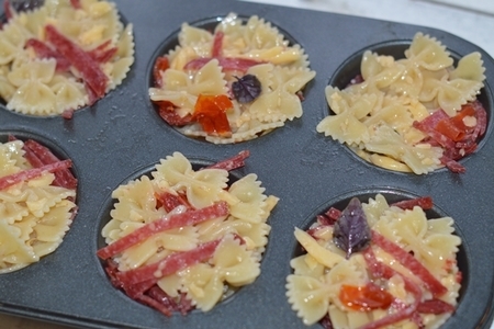 Паста запеченная с салями, вялеными томатами и сыром: шаг 3