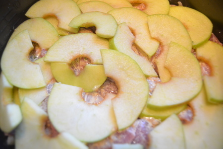 Картофельно-яблочная запеканка со свининой в мультиварке: шаг 8