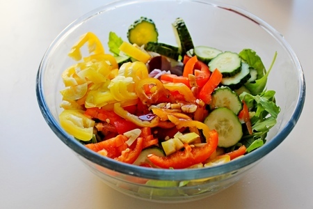Пикантное куриное филе с овощным салатом: шаг 8