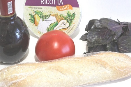 Багет с рикоттой, грилованными помидорами и бальзамико: шаг 1