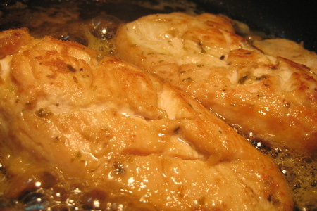 Куриные грудки в остром медовом маринаде с соусом из груш, инжира и голубого сыра.: шаг 3