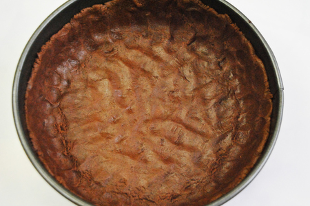 Шоколадный пирог с персиками в сметанно-карамельном креме: шаг 5