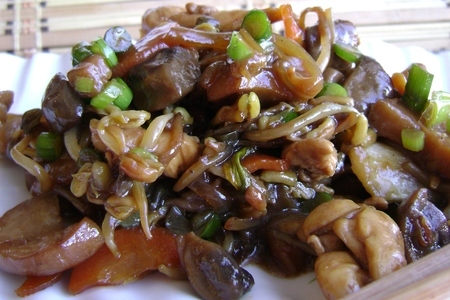 Куриное филе с грибами и ростками сои в остром соусе: шаг 4