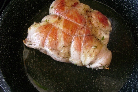 Свинина, фаршированная брынзой с зеленью под пикантным соусом: шаг 2