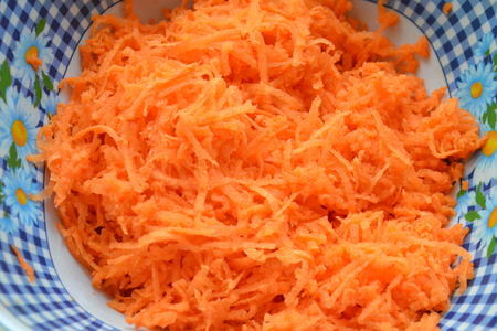 Морковное печенье с изюмом: шаг 1