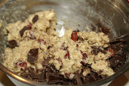 Овсяное печенье с шоколадом и вяленой клюквой: шаг 4