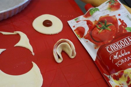 Дрожжевой пирог-цветок с беконом и кетчупом: шаг 2