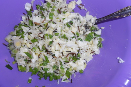 Рулет с рисом акватика микс, яйцом и зеленым луком под сырной корочкой: шаг 4