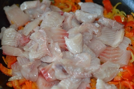 Рыба в томатном соусе с рисом: шаг 4