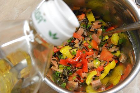 Салат овощной с рисом и красной рыбкой : шаг 9