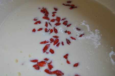 Сырник с ягодами годжи и марципановой глазурью: шаг 4